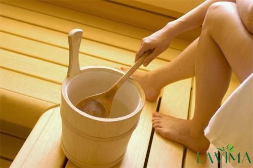 Ngâm rửa vùng kín bằng dầu dừa vừa giúp thư giãn vừa trị nấm vùng kín