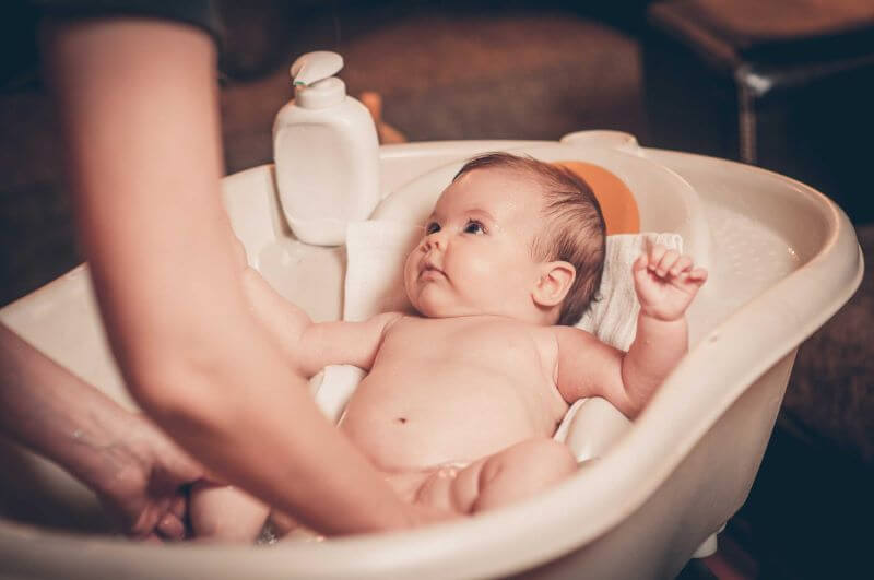 Có nên dùng dung dịch vệ sinh cho bé? Top 5 loại tốt nhất